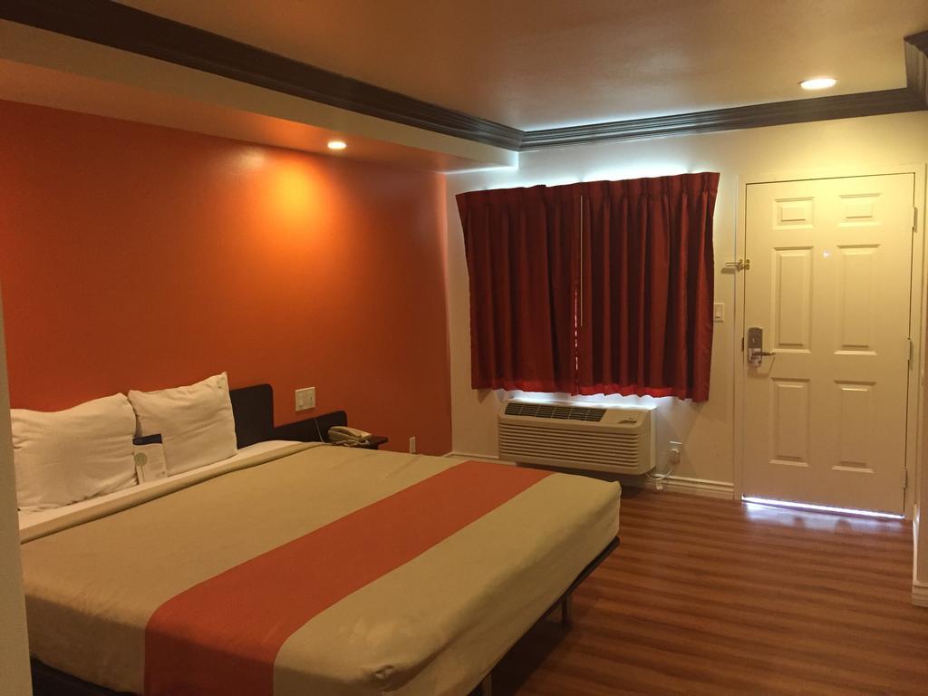 Motel 6 Гардина Стая снимка
