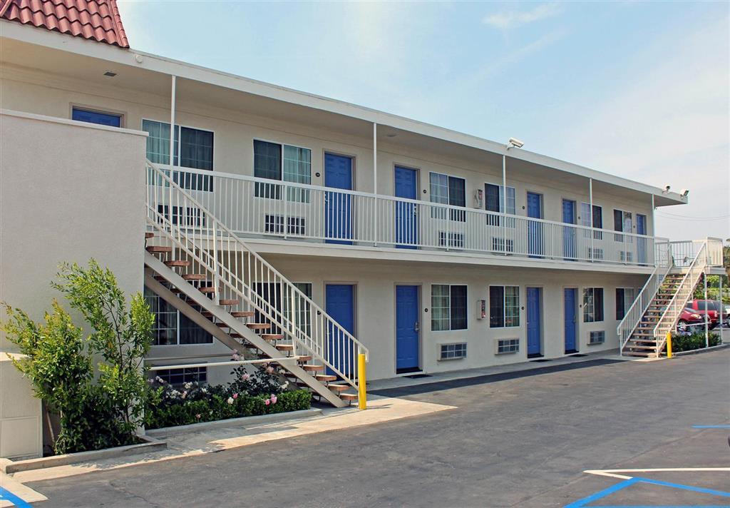 Motel 6 Гардина Екстериор снимка