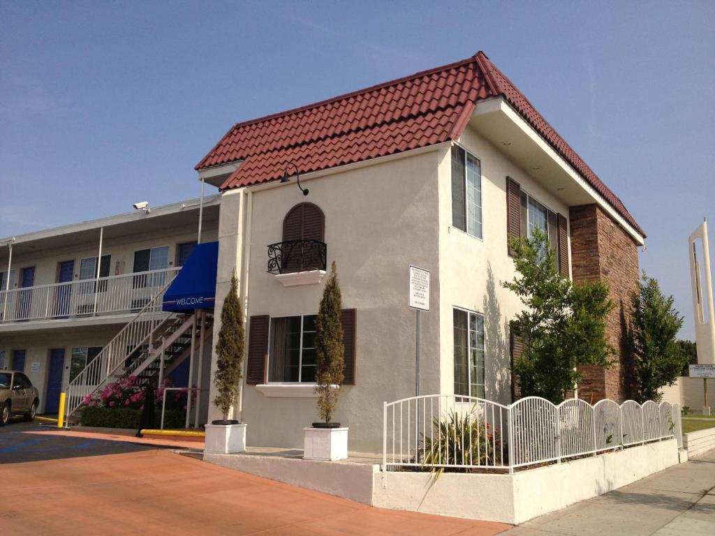 Motel 6 Гардина Екстериор снимка