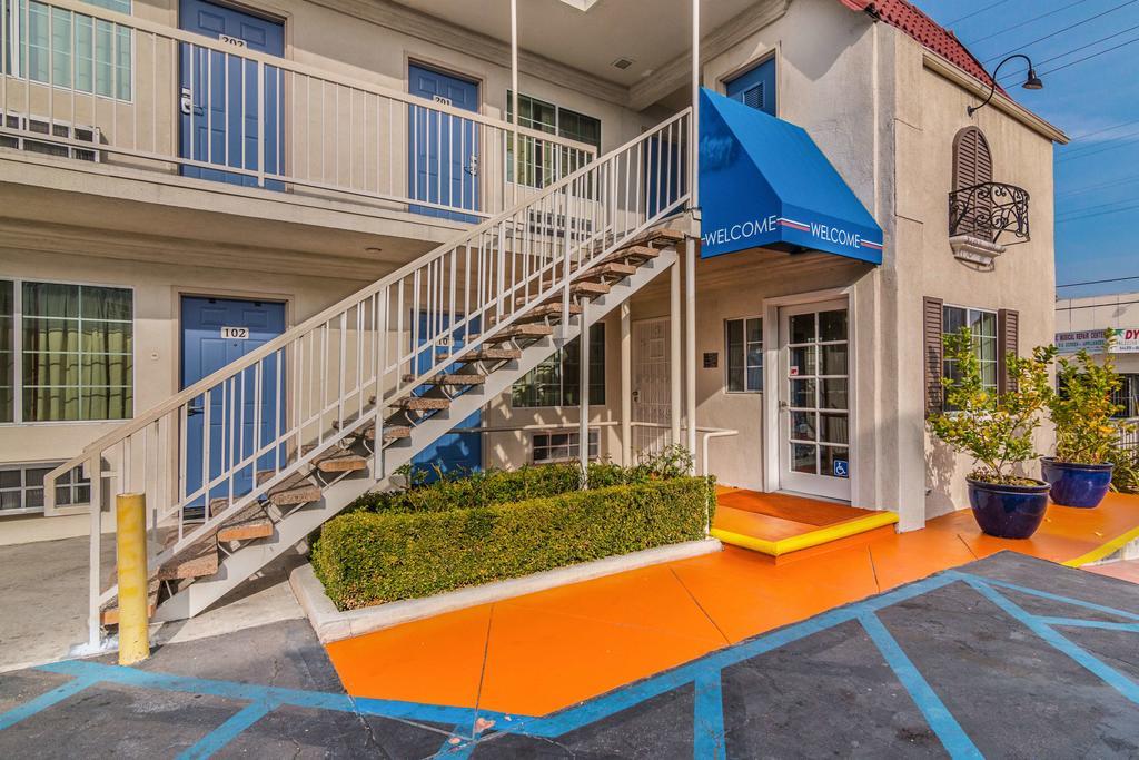 Motel 6 Гардина Екстериор снимка